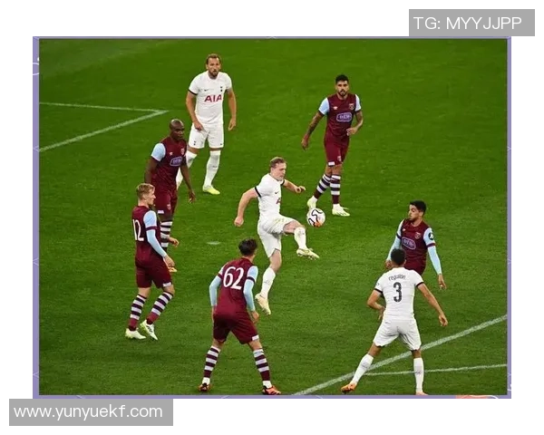 法国足球明星风采展现球场内外的魅力与荣耀 法国足球明星风采展现球场内外的魅力与荣耀