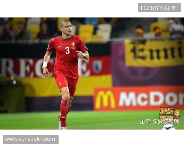 足球明星佩佩在比赛中踢人引发热议视频曝光引发球迷讨论与争议 足球明星佩佩在比赛中踢人引发热议视频曝光引发球迷讨论与争议