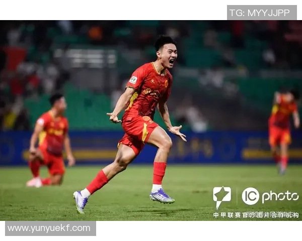 足球明星进球方式的精彩对比与分析探讨